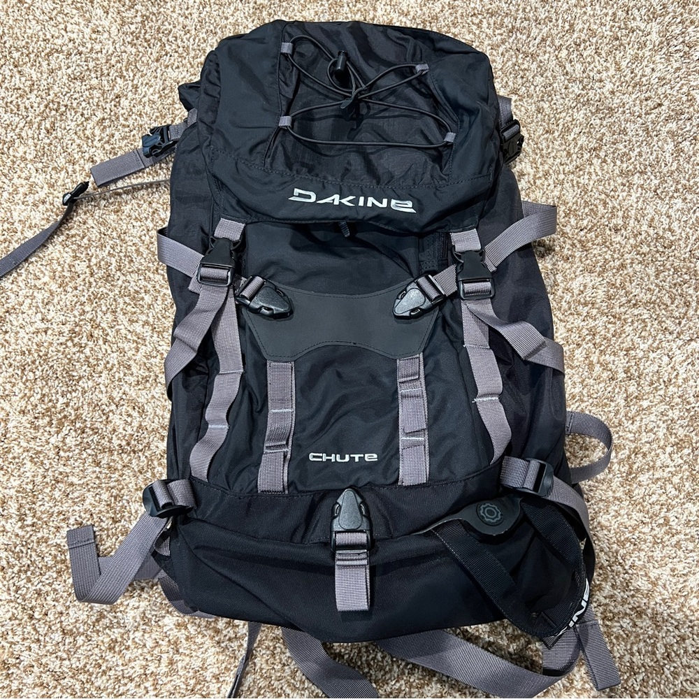 Dakine Chute Technical backpack. Black